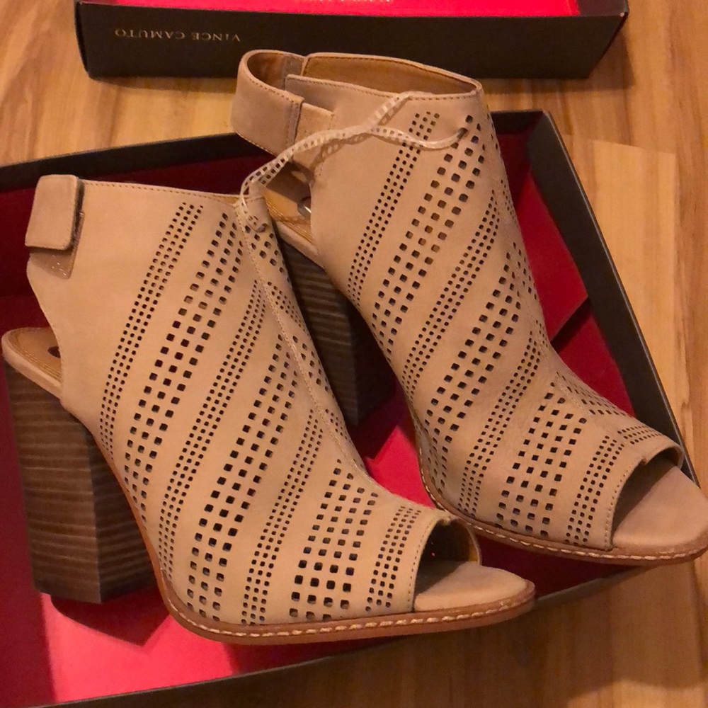 Gianni Bini small heel shoes